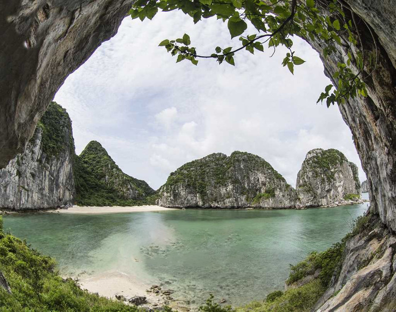 La zona de Bai Dong, donde hay playas de fina arena blanca y aguas cristalinas que permiten ver el fondo.