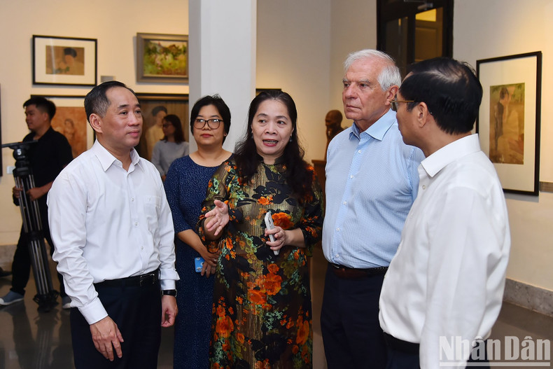 Escuchen una presentación sobre la pintura vietnamita a través de los tiempos.