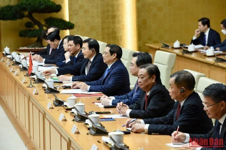 El jefe de Gobierno y delegados vietnamitas en la cita. El jefe de Gobierno y delegados vietnamitas en la cita.