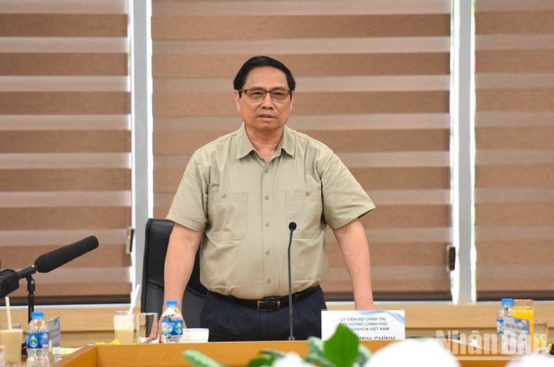El primer ministro Pham Minh Chinh habla en la reunión con la junta directiva de Samsung Vietnam. El primer ministro Pham Minh Chinh habla en la reunión con la junta directiva de Samsung Vietnam.