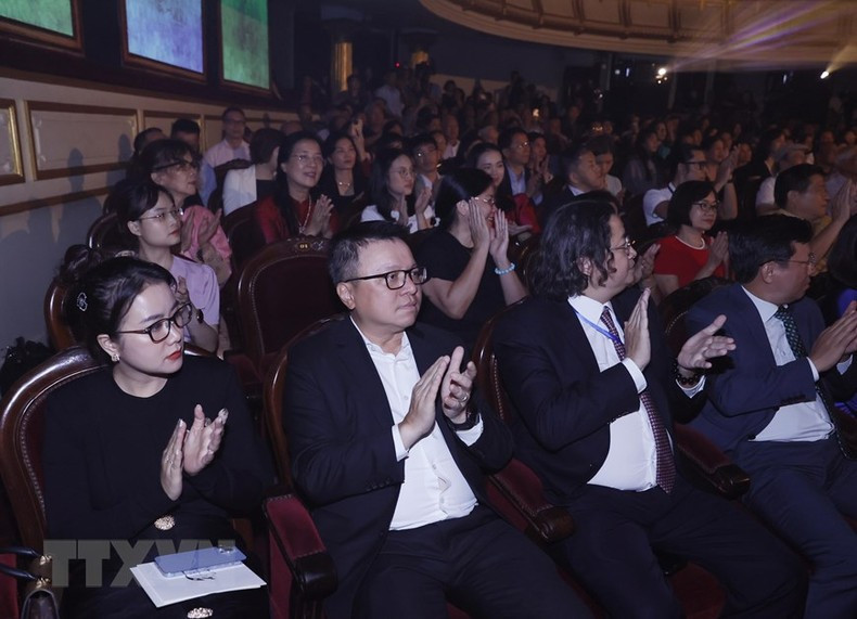 Asistentes al programa. Asistentes al programa.