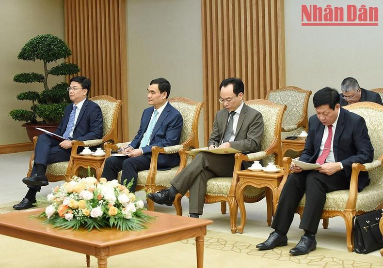 Representantes de los ministerios, comités y sectores vietnamitas. Representantes de los ministerios, comités y sectores vietnamitas.