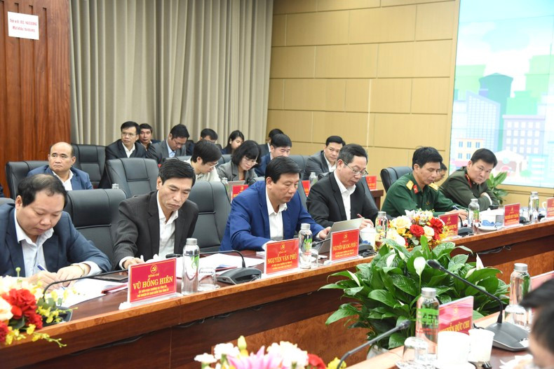 Funcionarios de la provincia de Hai Duong en la reunión. Funcionarios de la provincia de Hai Duong en la reunión.