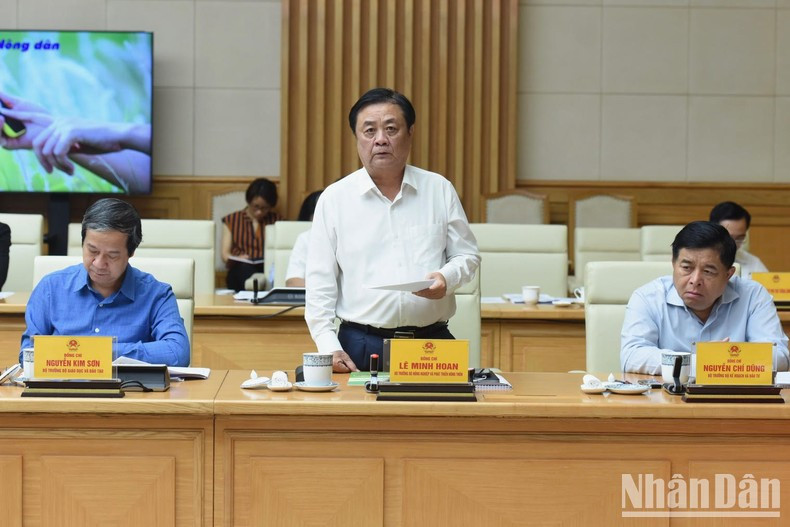 Habla Le Minh Hoan, ministro de Agricultura y Desarrollo Rural.