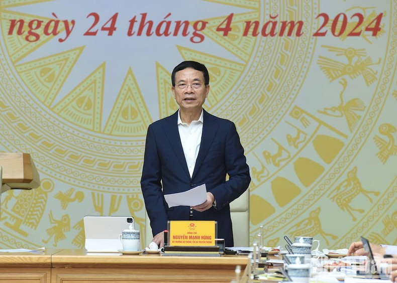 El ministro de Información y Comunicación, Nguyen Manh Hung.