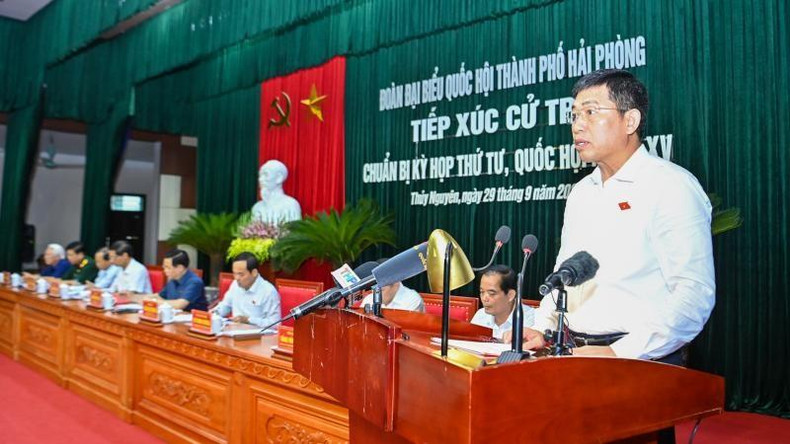 El parlamentario Vu Thanh Chuong, presenta un informe en el evento. El parlamentario Vu Thanh Chuong, presenta un informe en el evento.