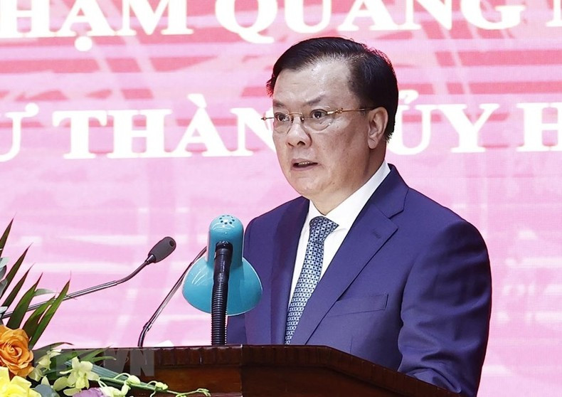 Dinh Tien Dung, secretario del Comité partidista en Hanói, interviene en el acto. Dinh Tien Dung, secretario del Comité partidista en Hanói, interviene en el acto.