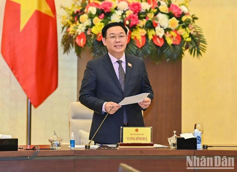 El presidente de la Asamblea Nacional, Vuong Dinh Hue, interviene en la ceremonia.