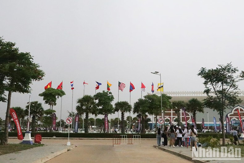 Todas puertas del estadio quedan abiertas para facilitar el acceso. Todas puertas del estadio quedan abiertas para facilitar el acceso.