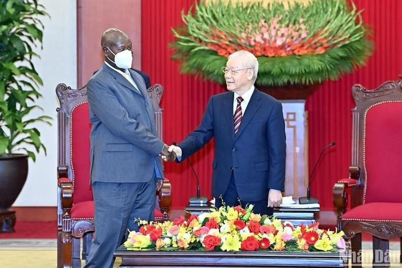 El secretario general del Partido Comunista, Nguyen Phu Trong, y el presidente de la República de Uganda, Yoweri Kaguta Museveni. El secretario general del Partido Comunista, Nguyen Phu Trong, y el presidente de la República de Uganda, Yoweri Kaguta Museveni.