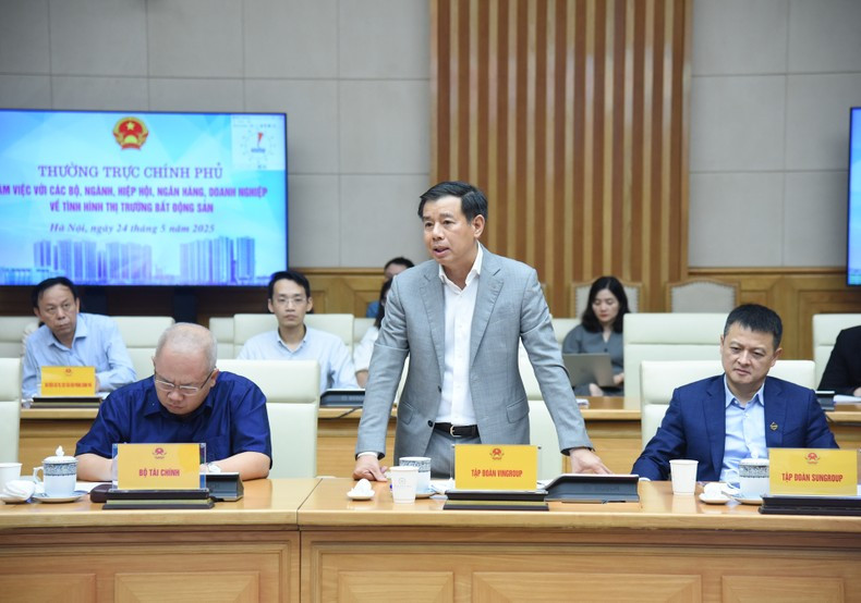 El representante del grupo Vingroup en la cita. El representante del grupo Vingroup en la cita.