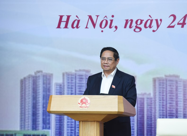 El primer ministro de Vietnam, Pham Minh Chinh, habla en el evento.