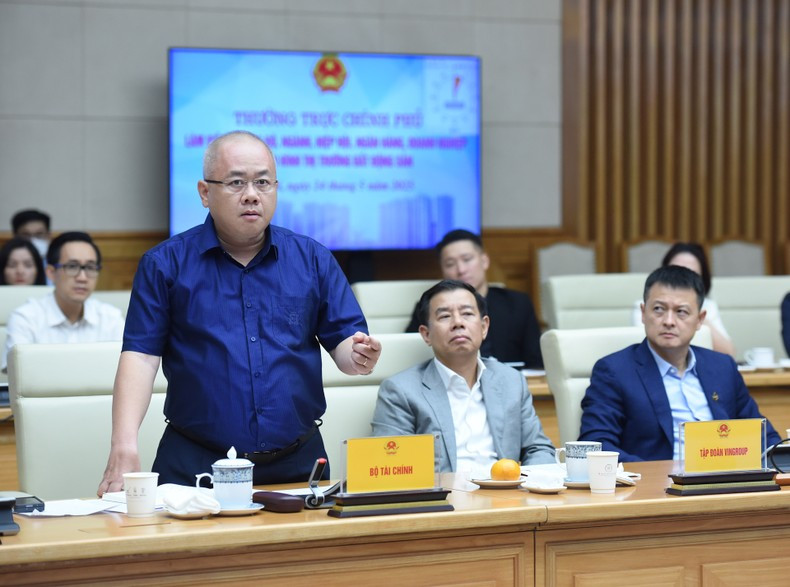 El viceministro de Finanzas Do Thanh Trung habla en la reunión. El viceministro de Finanzas Do Thanh Trung habla en la reunión.