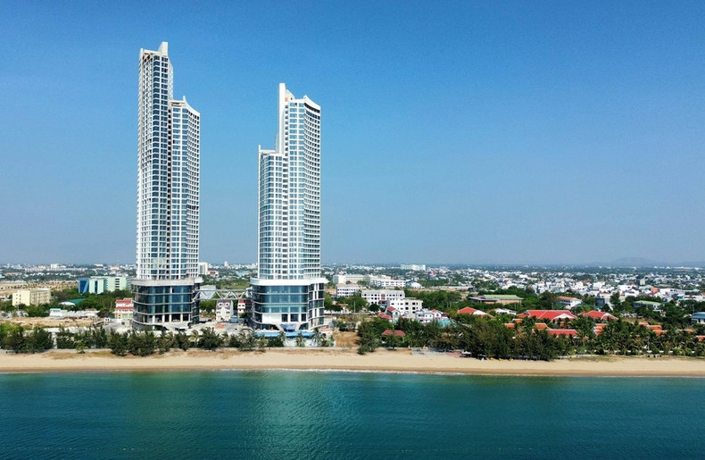 Los hoteles y resorts modernos se construyen en la costa de la ciudad de Phan Rang - Thap Cham. Los hoteles y resorts modernos se construyen en la costa de la ciudad de Phan Rang - Thap Cham.