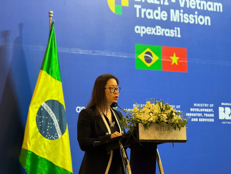 Tran Thi Lan Anh, vicesecretaria general de la Cámara de Comercio e Industria de Vietnam, interviene en el programa. Tran Thi Lan Anh, vicesecretaria general de la Cámara de Comercio e Industria de Vietnam, interviene en el programa.