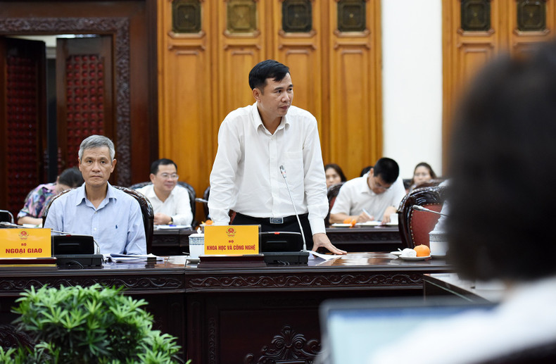 El viceministro de Ciencia y Tecnología Bui The Duy habla en la cita.