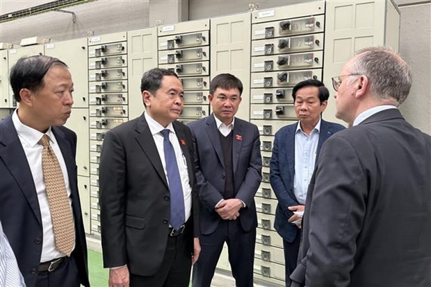 El vicepresidente de la Asamblea Nacional de Vietnam Tran Thanh Man recibe a dirigentes del grupo Acciona.