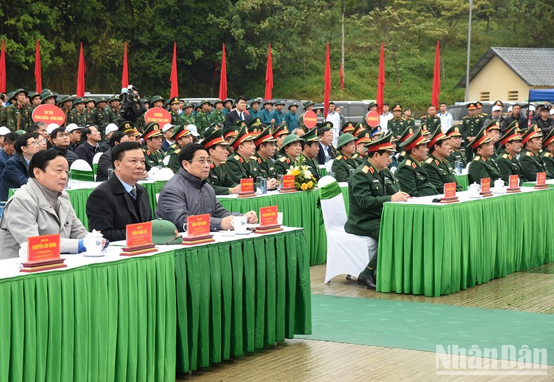 El premier Pham Minh Chinh y otros delegados asistentes a la ceremonia. El premier Pham Minh Chinh y otros delegados asistentes a la ceremonia.