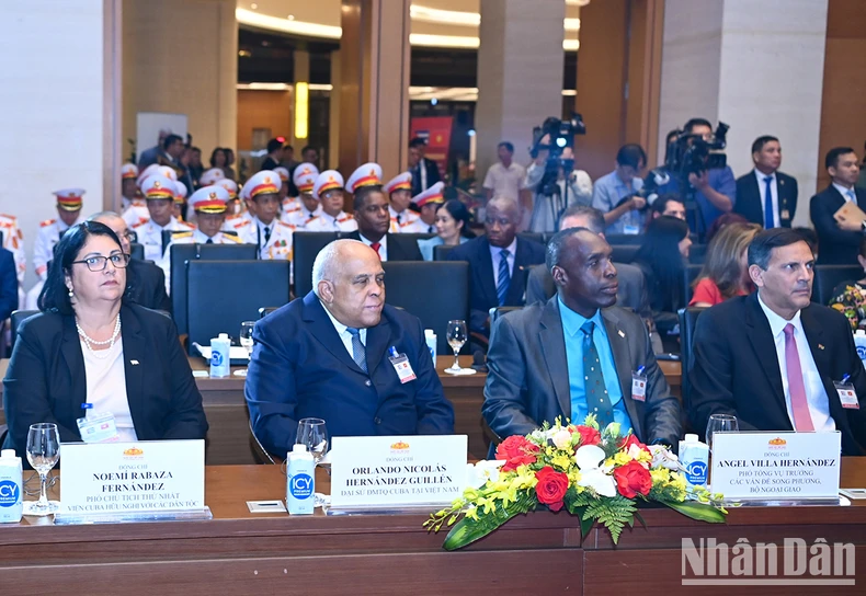 Asistentes cubanos al acto. Asistentes cubanos al acto.