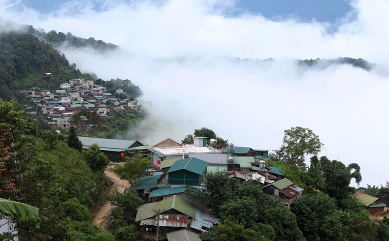 Un rincón de una aldea en la comuna fronteriza de Ka Lang en medio del bosque y las montañas en la región noroeste.
