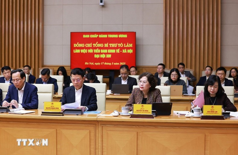 Asistentes a la reunión. Asistentes a la reunión.
