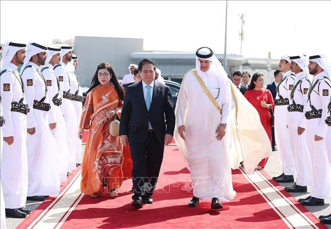La ceremonia de despedida del primer ministro Pham Minh Chinh y su esposa.