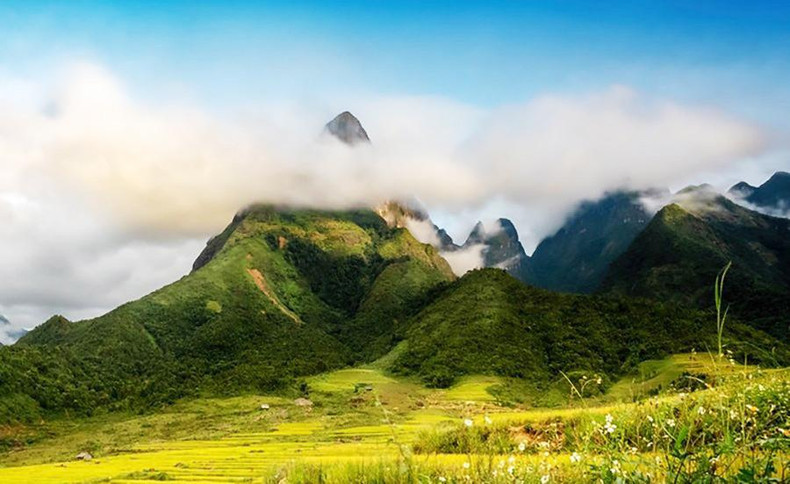 Aquí los fotógrafos pueden dar rienda suelta a su creatividad gracias el movimiento de las nubes sobre las montañas. Aquí los fotógrafos pueden dar rienda suelta a su creatividad gracias el movimiento de las nubes sobre las montañas.
