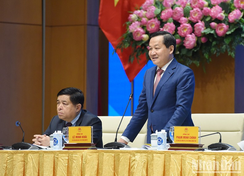 Habla el viceprimer ministro Le Minh Khai. Habla el viceprimer ministro Le Minh Khai.