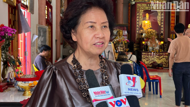Según Nguyen Thi Loi, jefa del Comité de Mujeres de la Asociación de Vietnamitas de Bangkok y sus alrededores, la ceremonia trasluce la belleza espiritual y cultural tradicional de Vietnam, aún conservado por los connacionales en Tailandia. Según Nguyen Thi Loi, jefa del Comité de Mujeres de la Asociación de Vietnamitas de Bangkok y sus alrededores, la ceremonia trasluce la belleza espiritual y cultural tradicional de Vietnam, aún conservado por los connacionales en Tailandia.