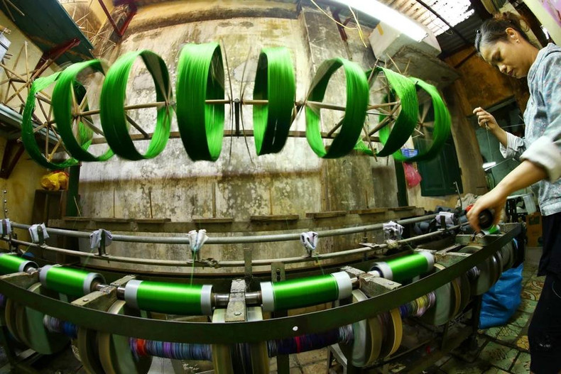 El pueblo de seda Vạn Phuc actualmente cuenta con cerca de 800 familias que se dedican a este oficio, lo que representa casi el 60 por ciento del total de sus hogares.