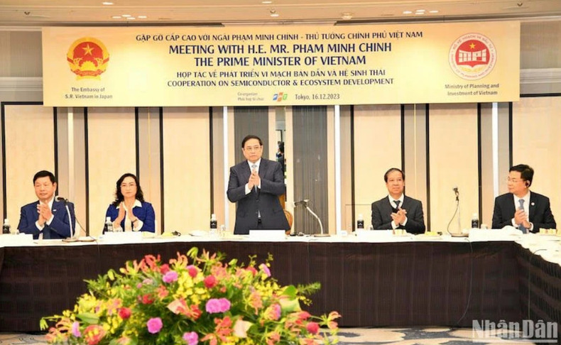 El primer ministro de Vietnam, Pham Minh Chinh, se reunió con gerentes de 10 empresas líderes japonesas especializadas en el campo de los microchips.