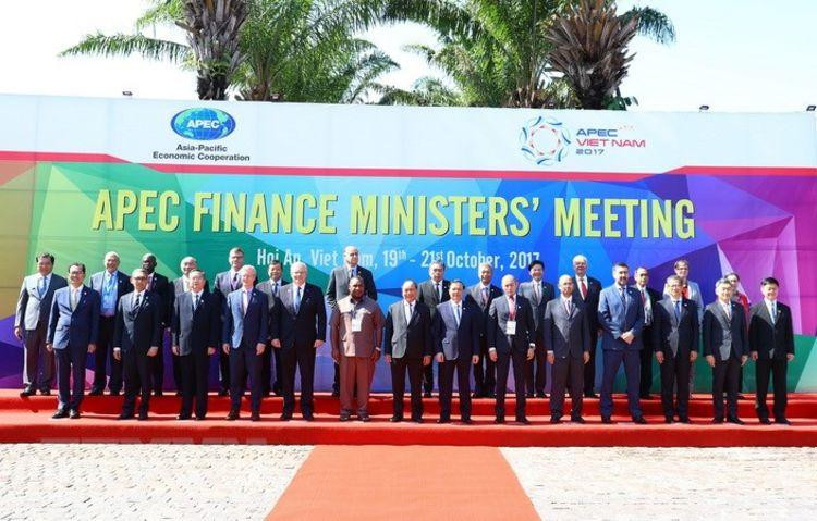 El primer ministro vietnamita, Nguyen Xuan Phuc, y los jefes de las delegaciones a la Reunión de Ministros de Finanzas del APEC 2017 (Foto: VNA) El primer ministro vietnamita, Nguyen Xuan Phuc, y los jefes de las delegaciones a la Reunión de Ministros de Finanzas del APEC 2017 (Foto: VNA)