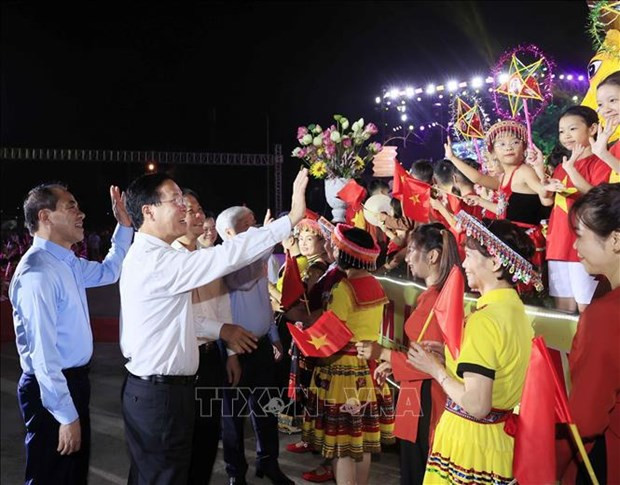 El presidente de Vietnam, Vo Van Thuong, asiste al Festival de la Ciudadela de Tuyen Quang. (Foto: VNA) El presidente de Vietnam, Vo Van Thuong, asiste al Festival de la Ciudadela de Tuyen Quang. (Foto: VNA)