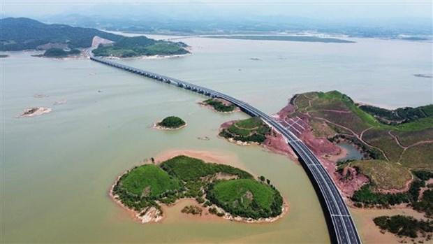 La autopista Van Don - Mong Cai, en la provincia norteña de Quang Ninh, cuenta con una longitud de 80,23 kilómetros. (Foto: VNA)