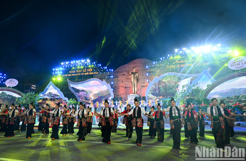 Una actuación artistíca en el evento.