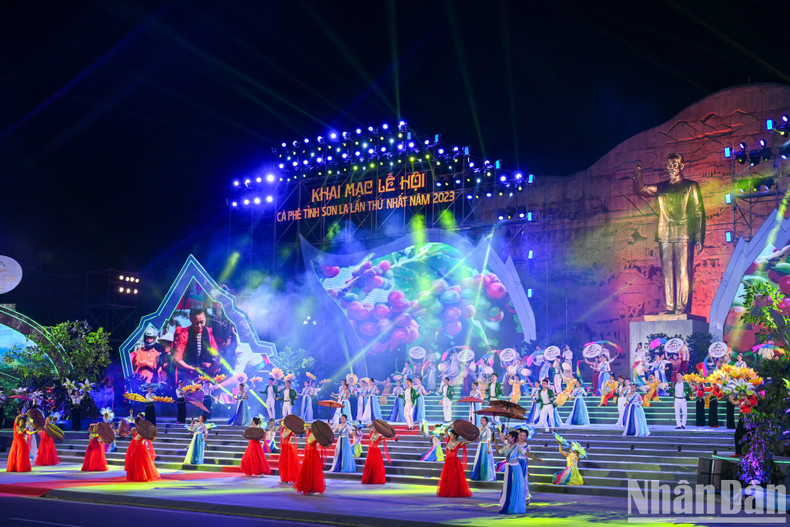 El festival se celebra con motivo del 128 aniversario de la fundación de la provincia de Son La y los 15 años de la fundación de la ciudad de Son La.