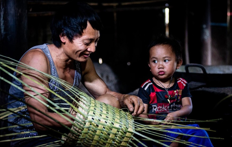 La tejeduría de Quay Tau (cesta) constituye una labor familiar en la vida diaria de la etnia minoritaria.