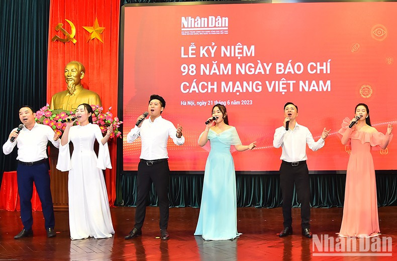 Una actuación musical en la ceremonia.