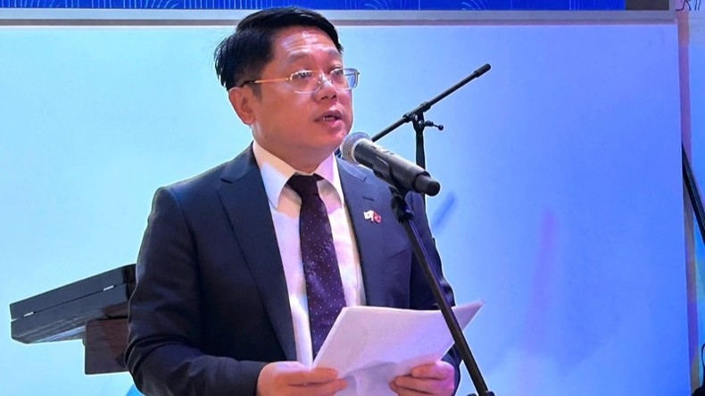 El cónsul general de Vietnam en Osaka, Ngo Trinh Ha, habla en la cita.