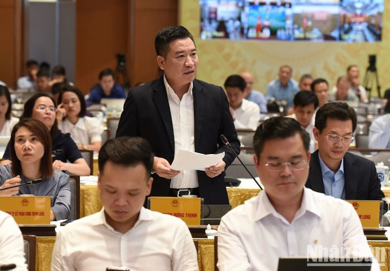 Nguyen Dinh Trung, presidente de la Junta Directiva y director general de la Corporación Hung Thinh en el evento. Nguyen Dinh Trung, presidente de la Junta Directiva y director general de la Corporación Hung Thinh en el evento.