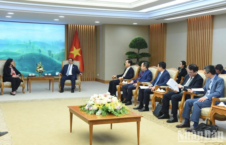 Delegados vietnamitas asitentes a la cita.