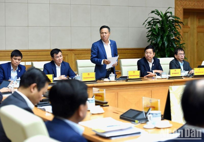 To Dung Thai, presidente de la junta directiva del Grupo VNPT en la sesión. To Dung Thai, presidente de la junta directiva del Grupo VNPT en la sesión.