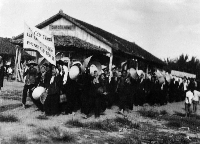 El "Ejército de pelo largo" de Ben Tre protestó contra Estados Unidos y el régimen títere de Ngo Dinh Diem. Foto: Archivo de VNA. El "Ejército de pelo largo" de Ben Tre protestó contra Estados Unidos y el régimen títere de Ngo Dinh Diem. Foto: Archivo de VNA.