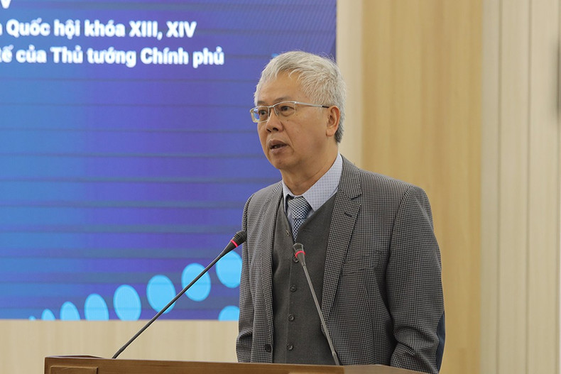 Nguyen Duc Kien, presidente del Consejo Científico del Instituto IDS, exjefe de la Comisión de Asuntos Económicos de la Asamblea Nacional, exjefe del Grupo Asesor del Primer Ministro, habla en el evento. Nguyen Duc Kien, presidente del Consejo Científico del Instituto IDS, exjefe de la Comisión de Asuntos Económicos de la Asamblea Nacional, exjefe del Grupo Asesor del Primer Ministro, habla en el evento.