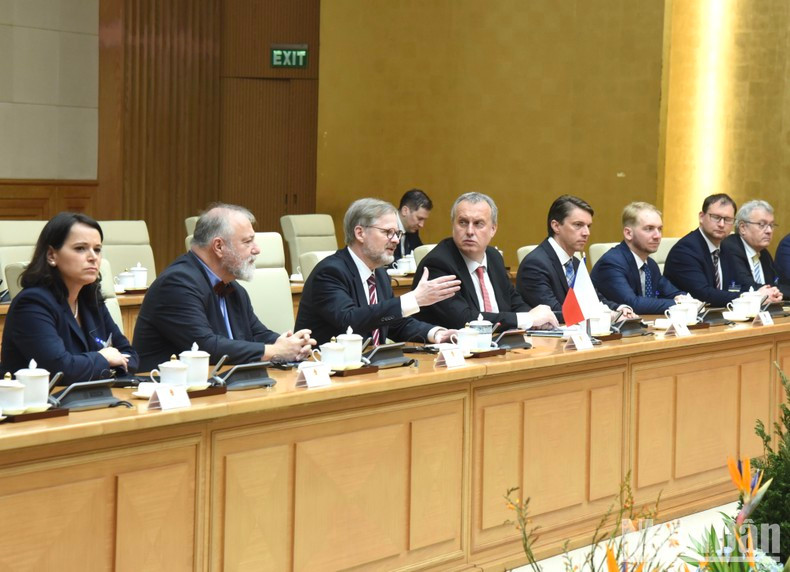 Petr Fiala y miembros de la delegación de alto nivel del país europeo en la reunión. Petr Fiala y miembros de la delegación de alto nivel del país europeo en la reunión.