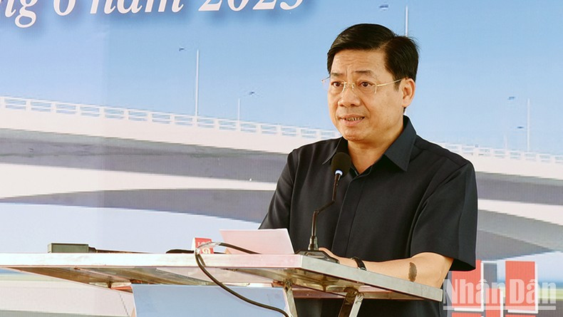 El secretario del Comité del Partido de Bac Giang, Duong Van Thai, habla en el evento. El secretario del Comité del Partido de Bac Giang, Duong Van Thai, habla en el evento.