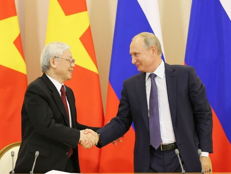 El presidente ruso, Vladimir Putin, sostiene conversaciones con el secretario general Nguyen Phu Trong, durante su visita oficial a Rusia, el 6 de septiembre de 2018 en Sochi. Foto: Tri Dung – VNA