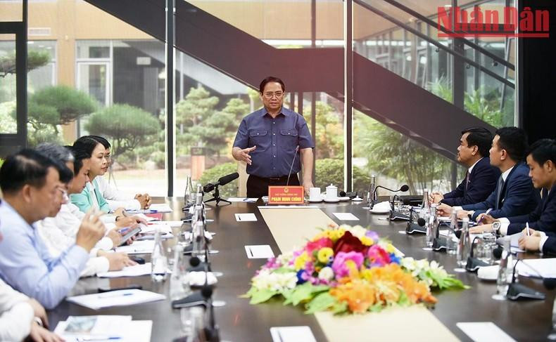 El primer ministro Pham Minh Chinh se reúne con los líderes del Grupo Thanh Cong.