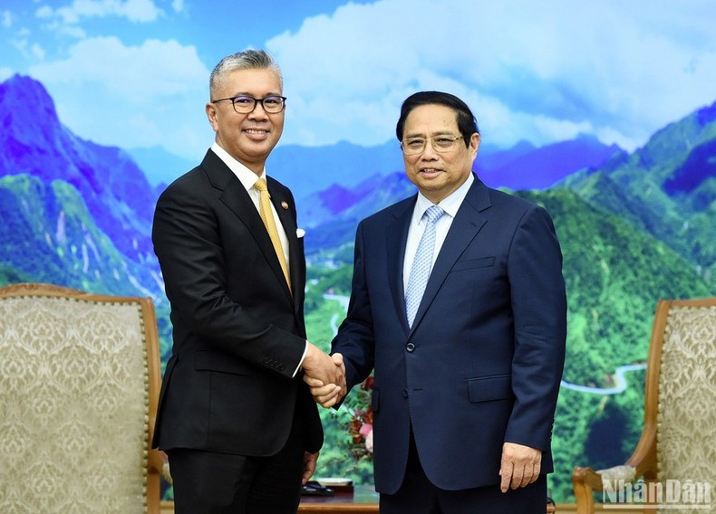 Minh Chinh y Zafrul Abdul Aziz.
