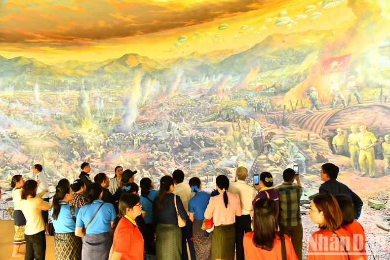 La obra recibe en 2022 el primer galardón de los Premios de la Asociación de Bellas Artes de Vietnam.